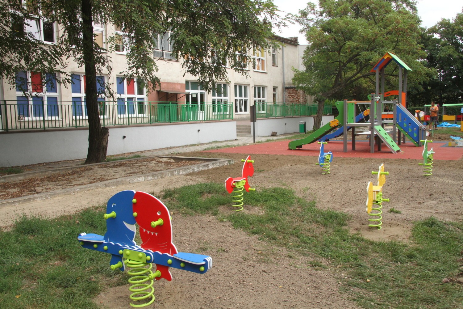 Place zabaw i strefy rekreacji dla dzieci i dorosłych, boiska, parking, trybuny, chodniki powstają w ramach tegorocznego Budżetu Obywatelskiego