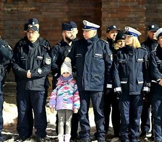 Pożegnanie zastrzelonego policjanta. Kondukt żałobny na ulicach Wrocławia