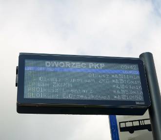 ZKG"KM" w Olkuszu rozpoczął montaż elektronicznych tablic na przystankach