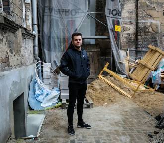Nielegalna winda zatruwa życie mieszkańcom kamienicy na poznańskim Łazarzu