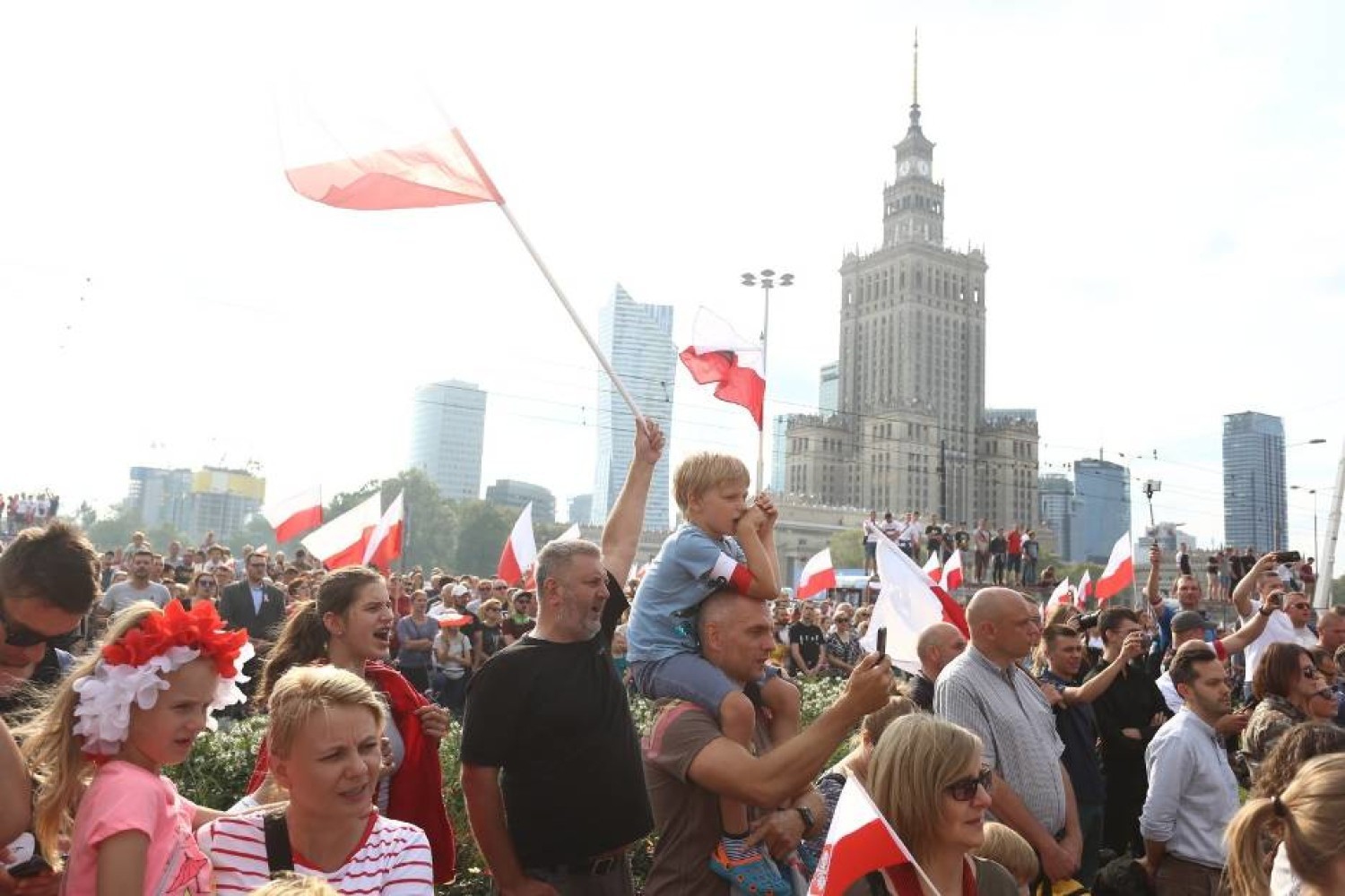 Godzina "Godzina "W", Warszawa 2019. Całe miasto stanęło, by upamiętnić 75. rocznicę wybuchu Powstania WarszawskiegoW", Warszawa 2019. Całe miasto stanęło, by upamiętnić 75. rocznicę wybuchu Powstania Warszawskiego