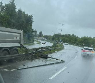 Wypadek ciężarówki na zakopiance pod Krakowem. Utrudnienia w ruchu