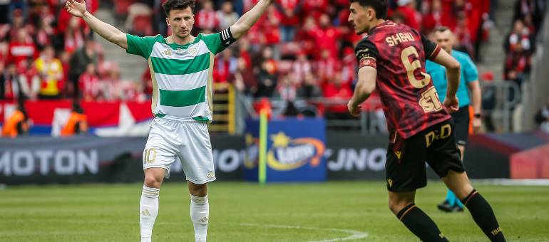 Lechia Gdańsk po porażce z Widzewem Łódź wylądowała w strefie spadkowej. Koszmarne błędy Mateja Rodina, a pościg był spóźniony