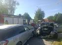 Wypadek z udziałem kilku samochodów w Krakowie. Na jezdnię poleciały... quady