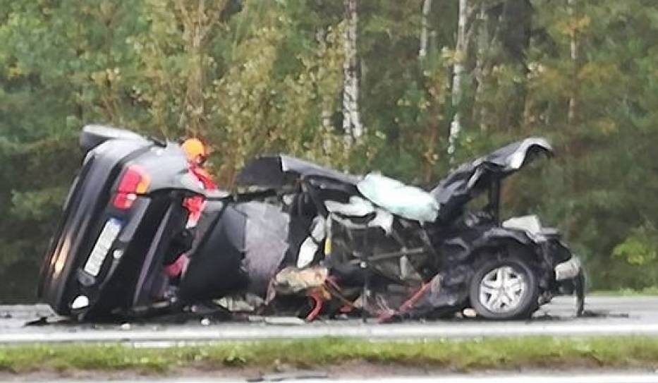 Koszmarny wypadek na DK1. Audi i bmw zderzyły się w