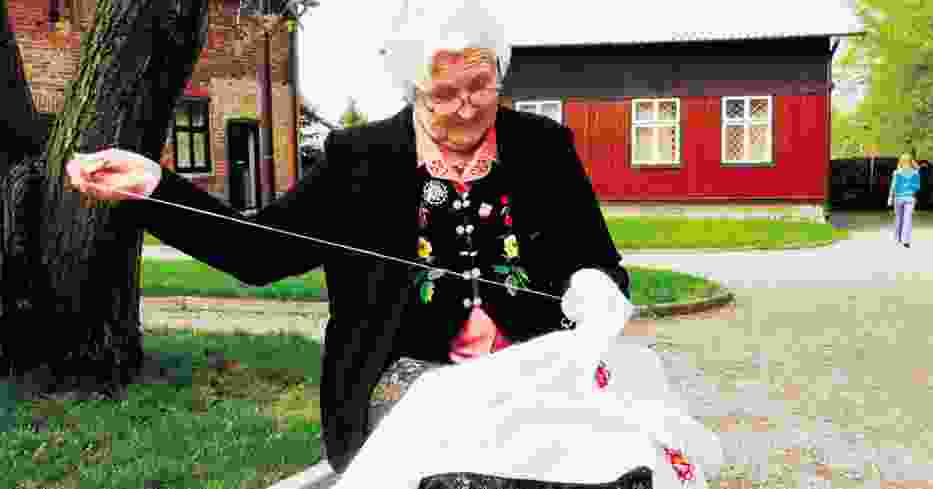 Zofia Majcher ręcznie haftowała obrusy