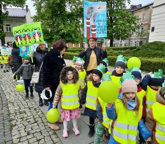 Dzień Ziemi w Przedszkolu Publicznym numer 4 w Radomiu. Dzieci wzięły udział w marszu