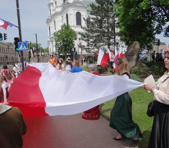 Święto Konstytucji 3 Maja w Radomsku. Uroczystość ze spektaklem Teatru „Źródło”. FOTO