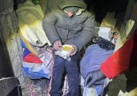 W Toruniu młodzi wyżywają się na bezdomnych: biją, podpalają. 