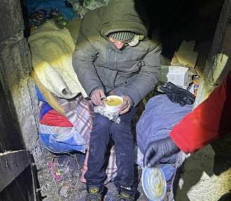 W Toruniu młodzi wyżywają się na bezdomnych: biją, podpalają. "Zrobili ze mnie piłkę"