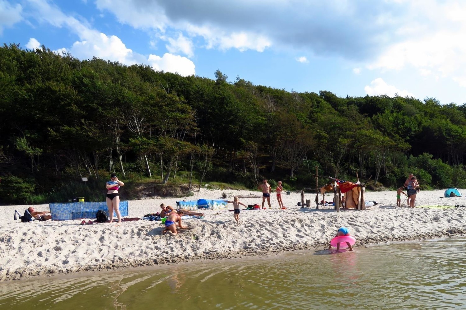 Na wszystkich polskich plażach panuje tłok, nawet w tych tzw