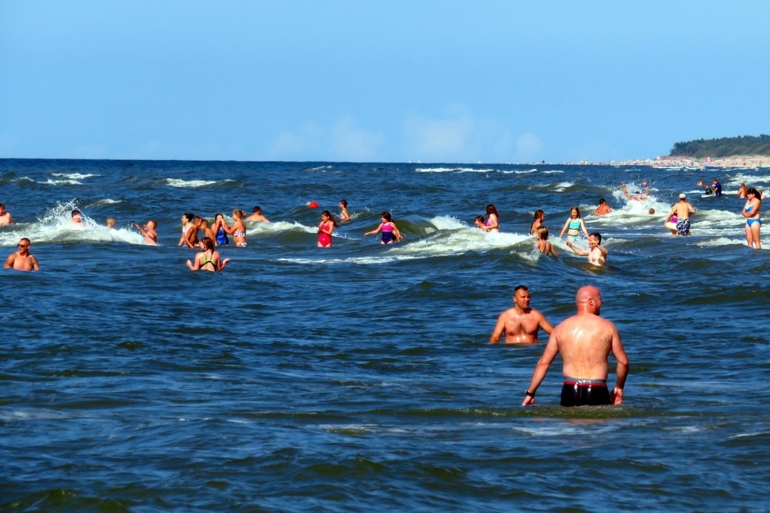 Na wszystkich polskich plażach panuje tłok, nawet w tych tzw