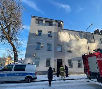 Pożar w mieszkaniu przy ulicy Targowej w Lęborku. W środku były dwie osoby