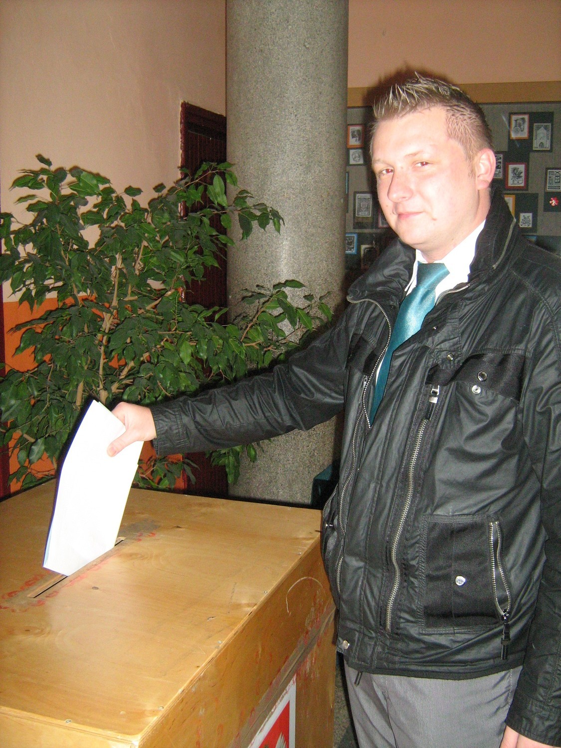 Przemysław Hrynkiewicz oddał swój głos w Obwodowej Komisji Wyborczej nr 27 w Sosnowcu