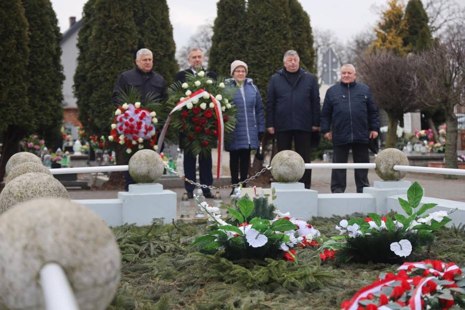 Złożenie kwiatów na grobie Powstańców Wielkopolskich