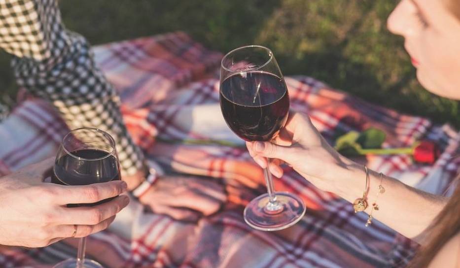 Ile kalorii ma alkohol? Jaki alkohol jest najbardziej tuczący?