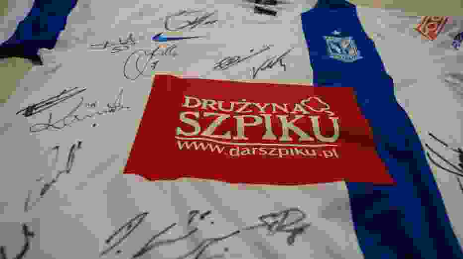 Koszulki Lecha Poznań zostały wylicytowane za ponad 14 tys. złotych!