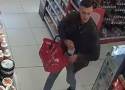 Kryminalni z Bydgoszczy poszukują tego mężczyzny. Ukradł markowe i drogie perfumy