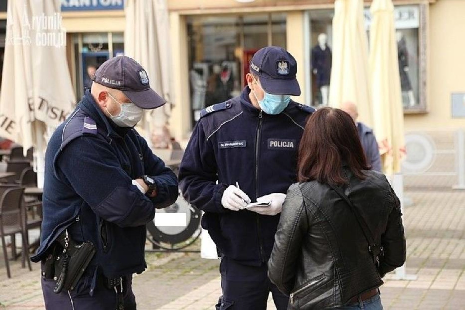 Mundurowi niechętnie zabierają głos w tej sprawie, ale trzech z nich zgodziło się udzielić anonimowo komentarzy