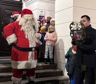 Święty Mikołaj odebrał klucze do miasta. W Głogowie ruszyło świętowanie. WIDEO, FOTO