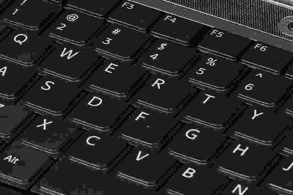 Naklejkę z hasłem i loginem na klawiaturze laptopa premiera zauważyli fotoreporterzy