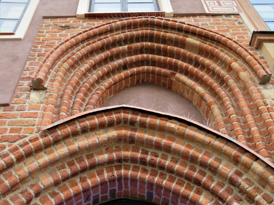 Gotyckie portale kamienicy przy Rynku Starego Miasta 21 po remoncie
