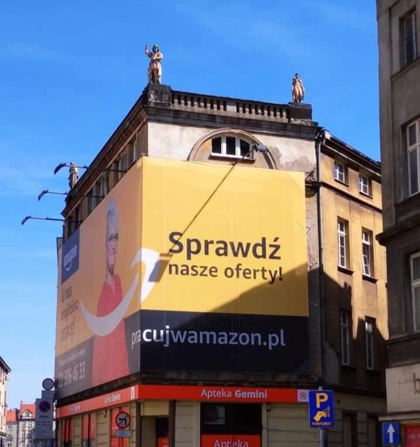 Władze Bytomia walczą z wielkogabarytowymi reklamami na elewacjach zabytkowych kamienic