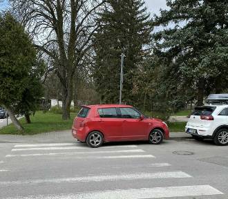 Mistrzowie Parkowania w Kielcach. Top 20 szokujących przykładów z marca [ZDJĘCIA]