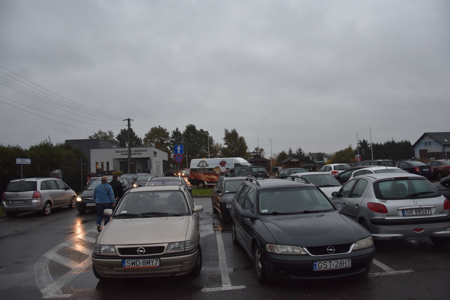 Żorzanie ruszają na cmentarze. Od jutra zamknięte!