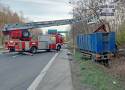 Wypadek na S1 w Dąbrowie Górniczej. Auto uderzyło w bramownicę! Droga długo była zablokowana