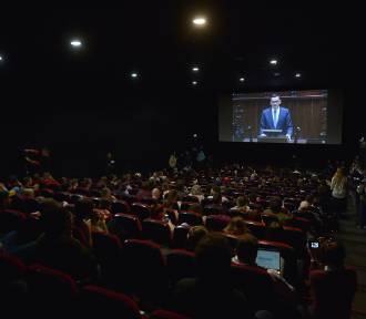 Warszawiacy oglądają obrady Sejmu w kinie. "Wejściówki rozeszły się w 30 minut"