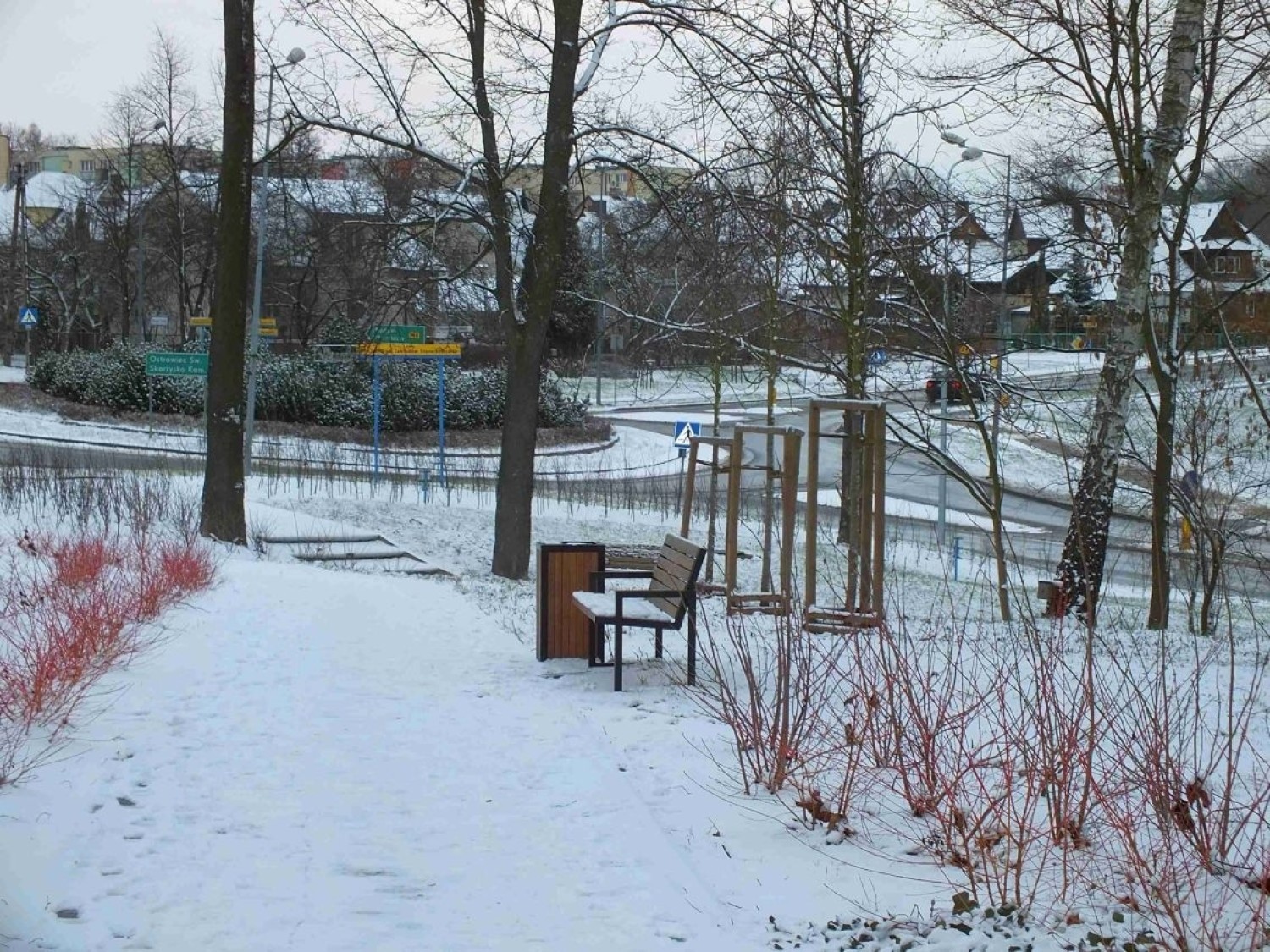Starachowice zasypane śniegiem. Zobacz co się dzieje na drogach i chodnikach
