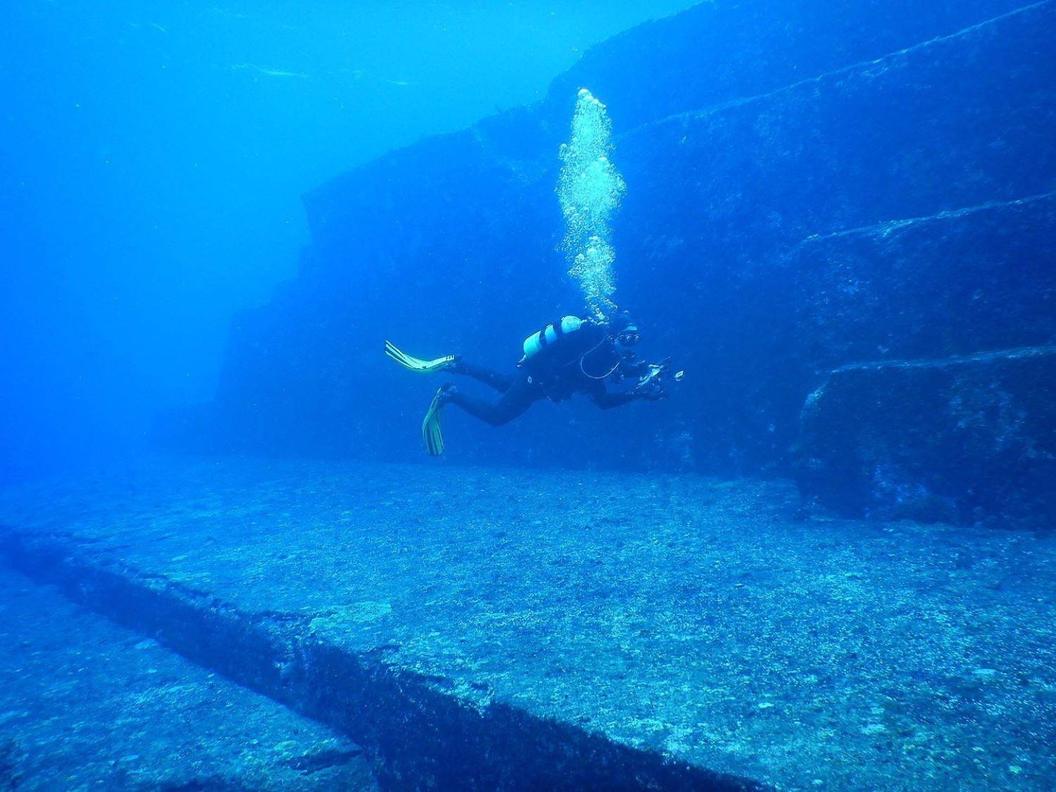 Monumenty Yonaguni, czyli japońskie piramidyNie tylko Egipcjanie mieli piramidy