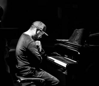 Alex Correa, brazylijski pianista wystąpi w Koneckim Centrum Kultury 