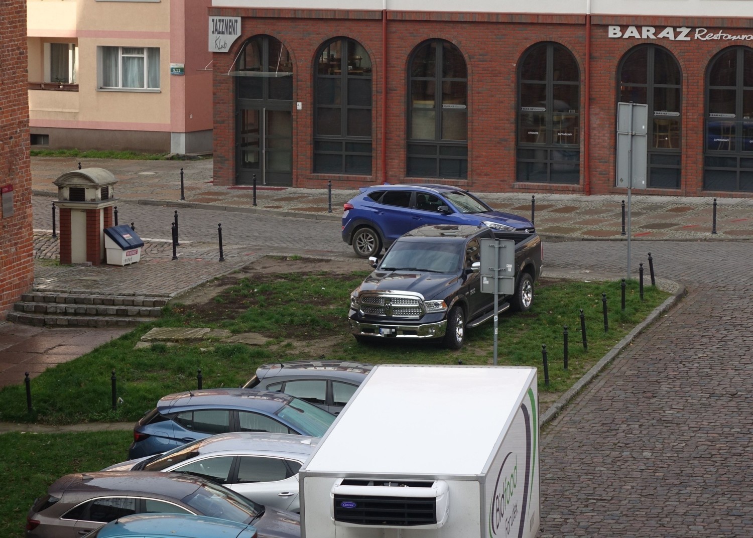 I znów komuś zabrakło miejsca na zaparkowanie zgodnie z przepisami