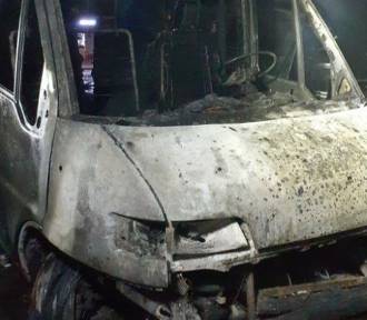 Pożar w Radomsku. Przy ul. Piramowicza płonął garaż z samochodem
