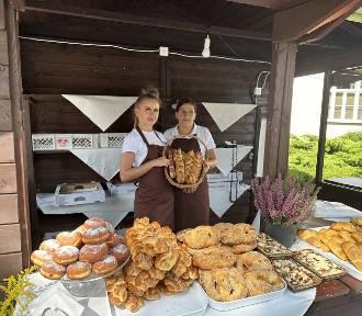 Ruszyło jubileuszowe Święto Chleba w Radomiu. Trwa kiermasz pieczywa i ciast FOTO