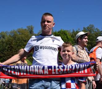 Piłkarze Górnika Zabrze odwiedzili Leszczyny. Wśród nich Sebastian Musiolik. ZDJĘCIA