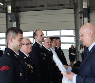 Minister Hoffman wręczył strażakom z Wielkopolski promesy i dofinansowania [FOTO]
