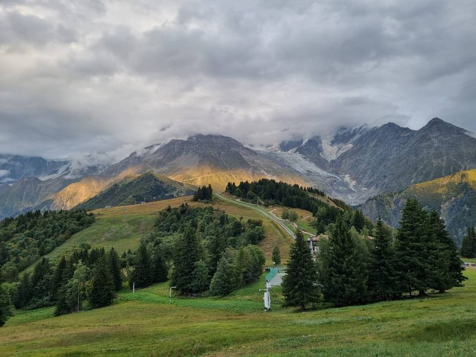 Widoki podczas biegu Ultra Trail du Mont Blanc