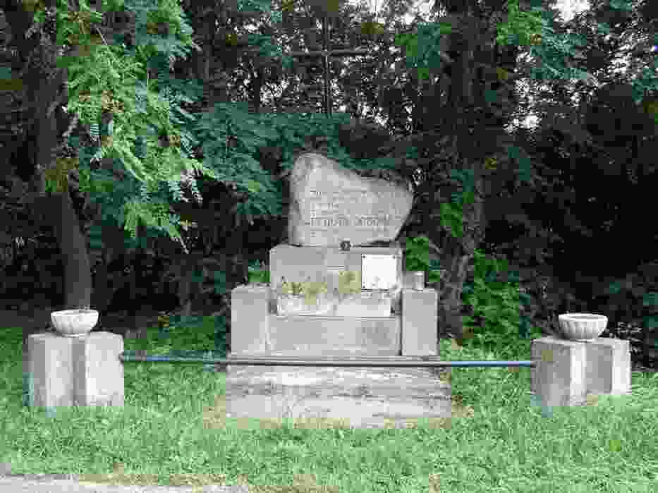 Obelisk Reduta Ordona przy ul