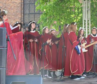 Katolickie pieśni rozbrzmiały w Gnieźnie. „Adalbertus” przyciągnął grupy muzyczne
