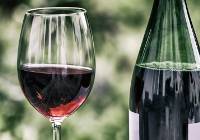 Czy jedna lampka wina dziennie szkodzi? To dzieje się z organizmem, gdy pijesz wino
