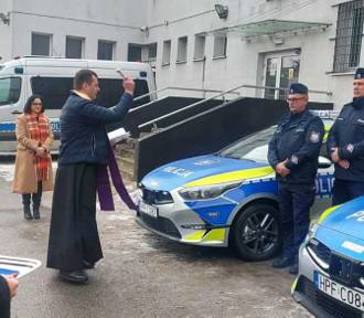 Nowe radiowozy dla policjantów w Piotrkowie i powiecie ZDJĘCIA