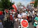 Narodowy Marsz dla Życia i Rodziny w Warszawie. Tłumy popierające tradycyjne wartości przeszły ulicami. W centrum występują utrudnienia
