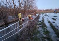 Strażacy przez 6 godzin pompowali wodę w Ostrowie [ZDJĘCIA]