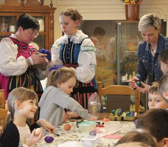 Wielkanoc 2024 - lekcje okolicznościowe i warsztaty odbyły się w Muzeum w Bełchatowie