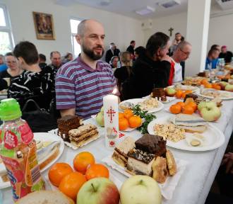Caritas Rzeszów: Wielkanocne śniadanie dla ubogich