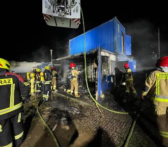 Nocny pożar kontenera biurowego w miejscowości Głuponie