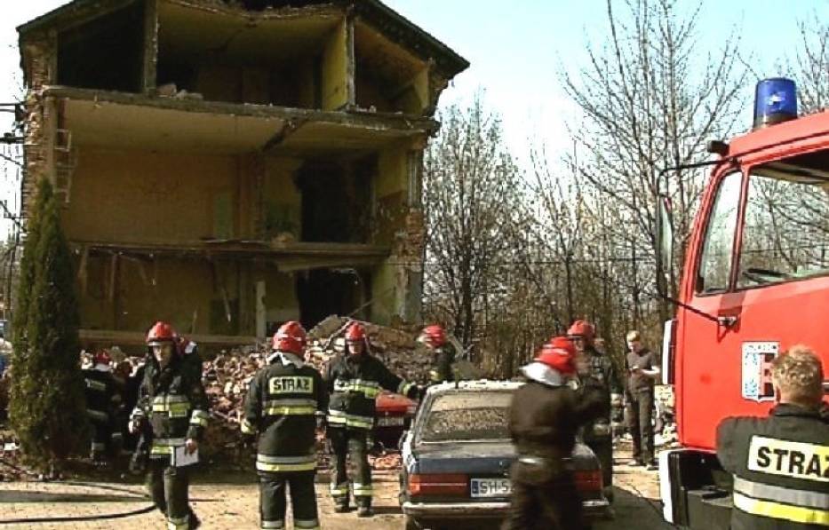 Strażacy przez kilka godzin przeszukiwali gruzowisko oraz zabezpieczali miejsce katastrofy